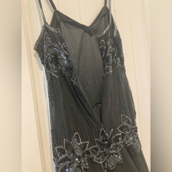 Black Tie silk beaded dress size 4 - Picture 2 of 10